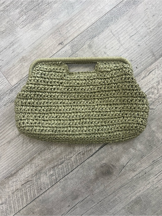 Urban Expressions Handbags - NWOT Urban Expressions Olive Green Crochet Cutout Handle Clutch